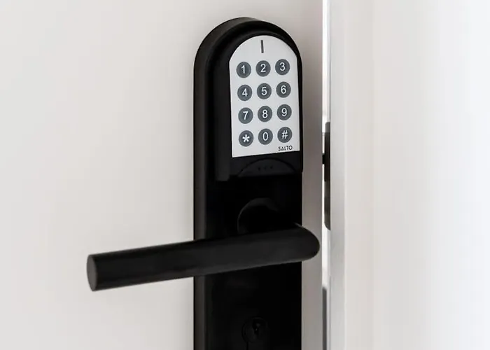 Huswell - Charming Modern In The Heart Of דירה גנט