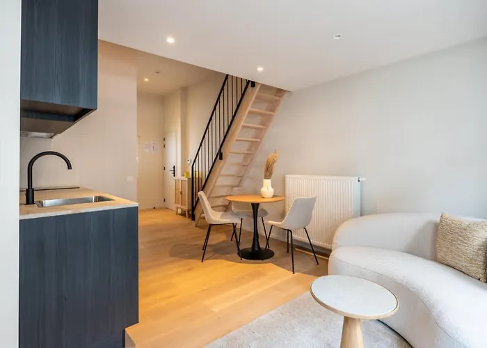 Huswell - Charming Modern In The Heart Of דירה