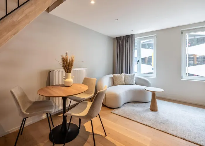 Huswell - Charming Modern In The Heart Of